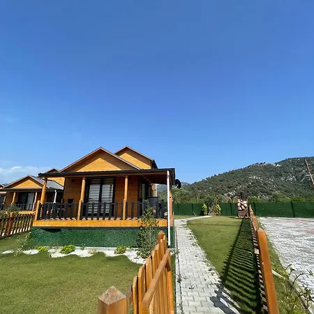 101 Guen Kiralik Havuzlu House Kayacik Hébergement de vacances *